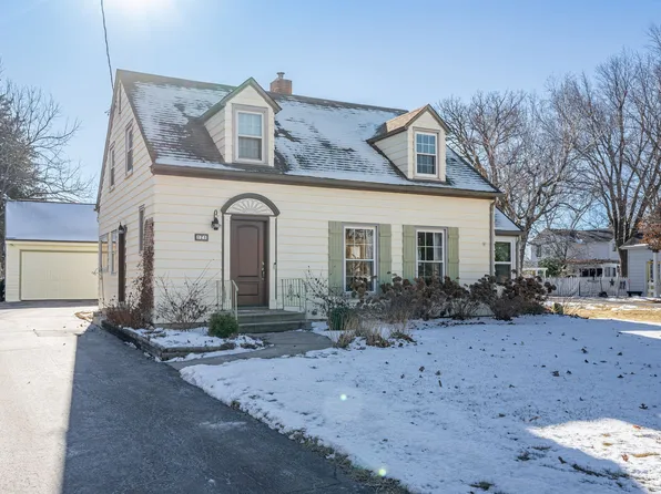 171 Grove Ave, Hampshire, IL 60140