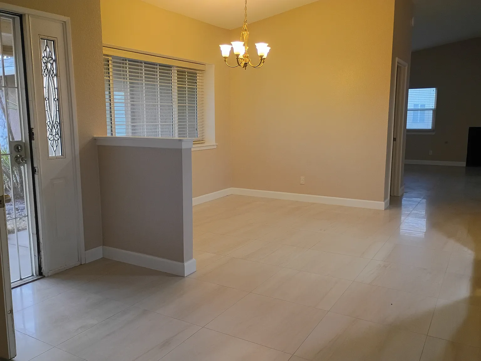 4 bed, 2005 sqft, $2,600 — Photo 3