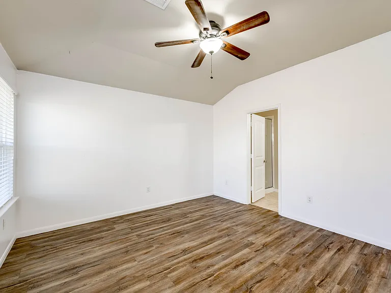 5800 Montrelia Dr — Photo 10