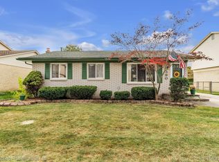 390 Meadowlake Rd, Canton, MI 48188