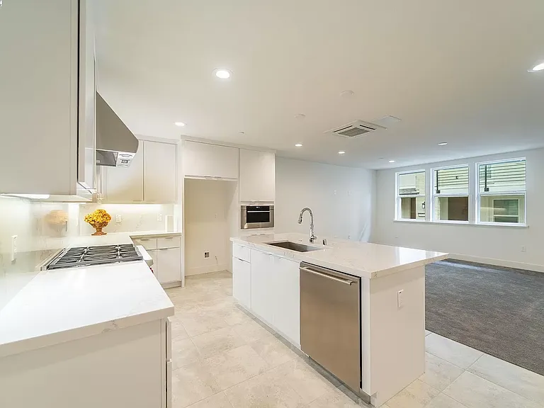 1107 Lorenzini Loop — Photo 2