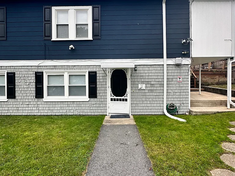 Main St — Photo 1