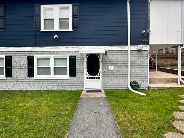 (undisclosed Address), West Warwick, RI 02893