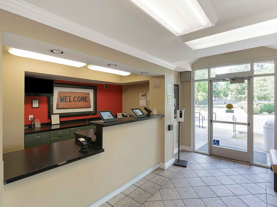 Lobby and Guest Check-in