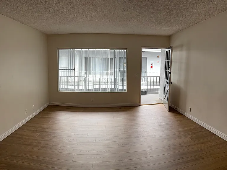 1001 E California Ave — Photo 5