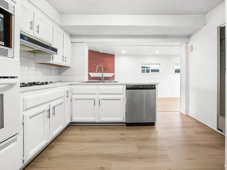 330 W Pinedale Ave — Photo 17