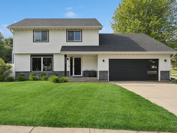 8910 Iltis Dr, Urbandale, IA 50322