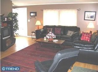 1009 Crystle Rd, Aston, PA 19014