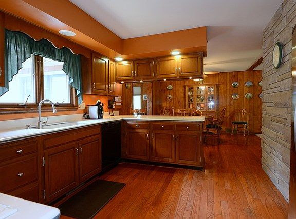 Kitchen-Updated & SS Appliances!