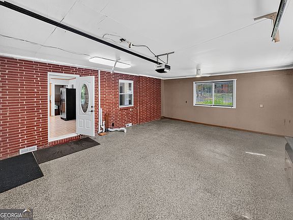 5th image of 4435 Hillpine Rd