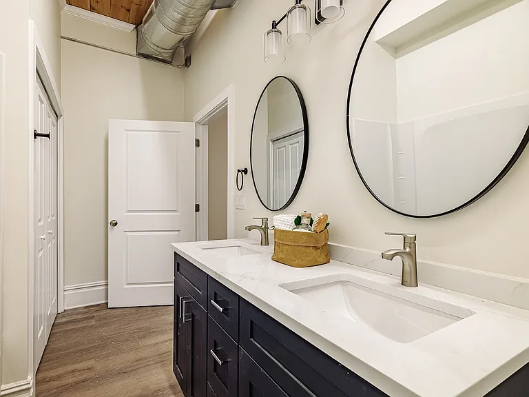 421 University Ave #B — Photo 18