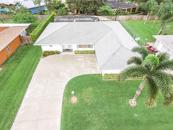 2nd image of 827 SE Carnival Ave