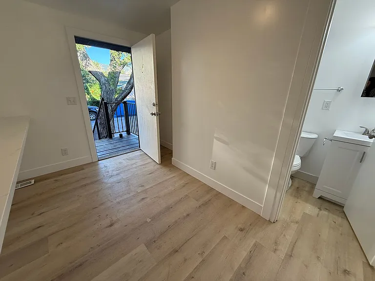 1226 E 500 S — Photo 16