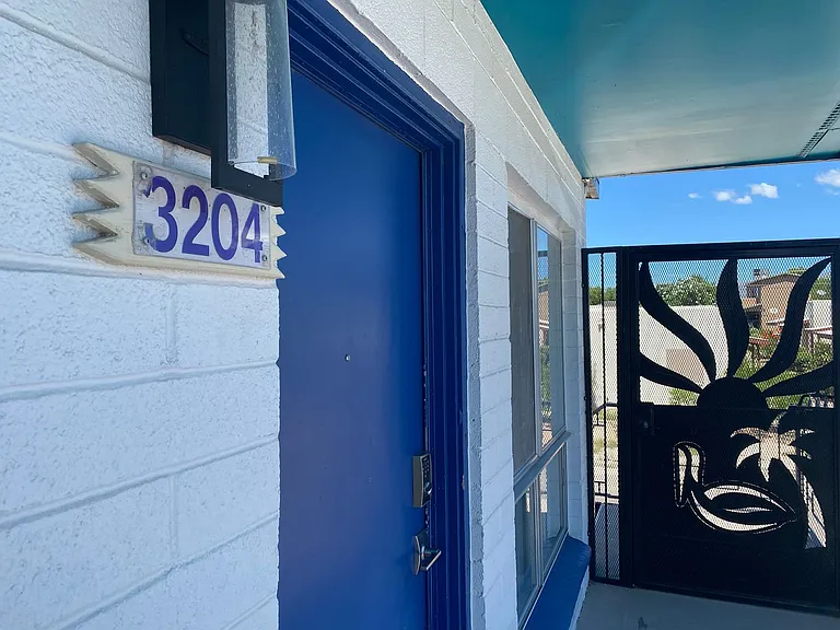 1 and 2 Bedrooms Great Location with Community Pool and Onsite Laundry! 1/2 of Mile from U of A — Photo 17