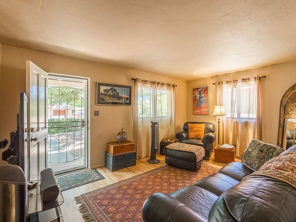 1st image of 517 Salazar St