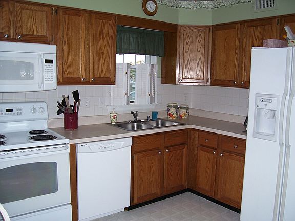 3rd image of 14 Zanella Dr