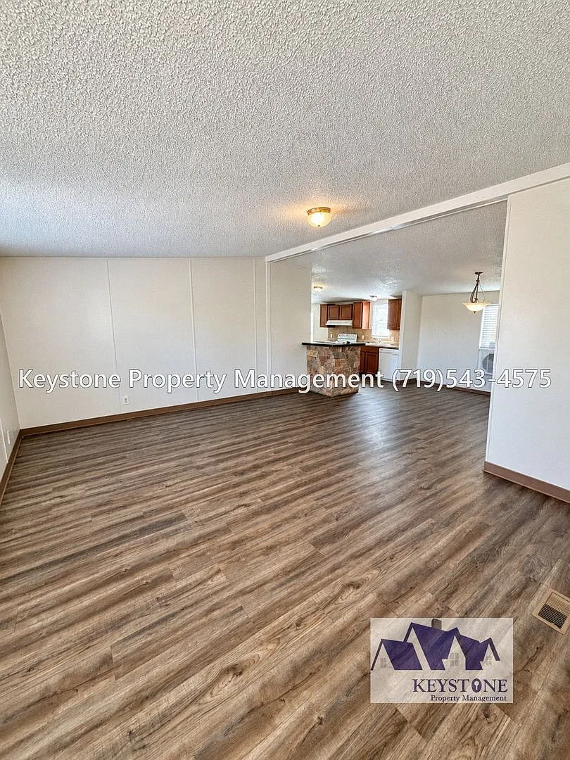 Take $800 Off 1st Month & App Fee Reimbursed! Over 2000 Sq Feet Of Living Space! $1900/$1900 — Photo 1
