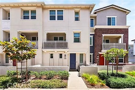 3 bed, 2.5 bath, 1819 sqft, $3,700 — Photo 1