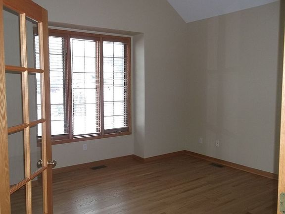 2nd image of 746 Highland Dr
