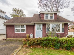 969 Woodcrest Dr, Keyport, NJ 07735