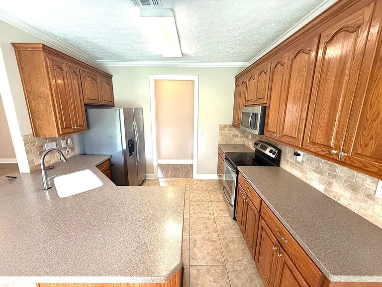616 Coleman Way — Photo 4