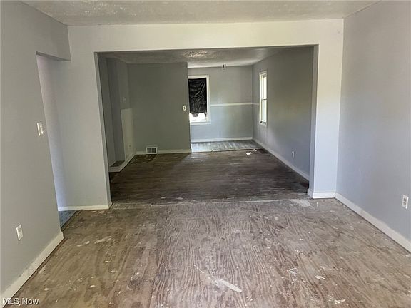 3rd image of 9818 Plymouth Ave