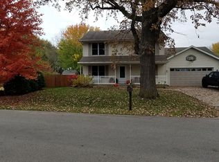 11 Stoney Beach Rd, Oshkosh, WI 54902