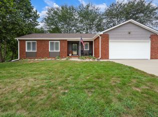 810 Countryside Ln, Columbus, IN 47201