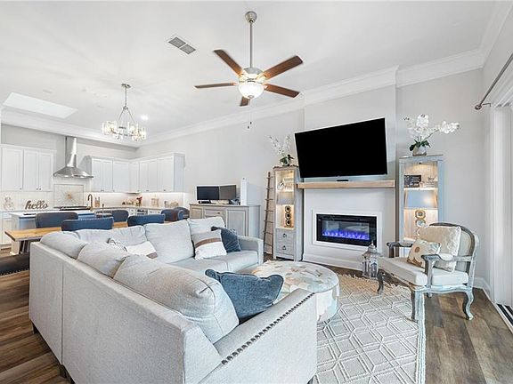 4th image of 211 Prairie Ln