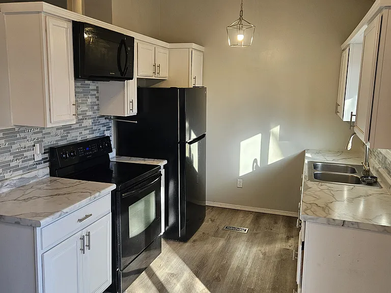 405 W Cherokee Dr — Photo 9