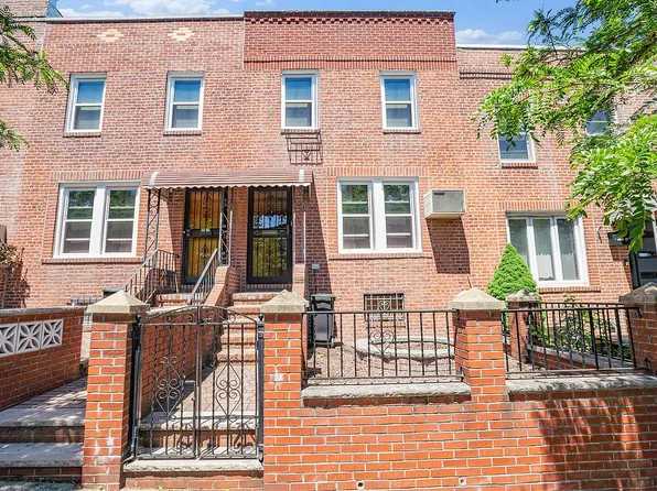 2010 27th St, Astoria, NY 11105