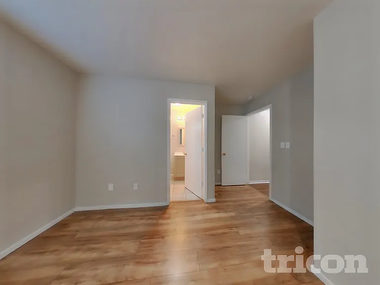 902 Emily St — Photo 5
