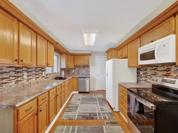 4201 Lower Beaver Rd, Des Moines, IA 50310