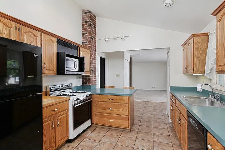5 bed, 1718 sqft, $3,000 — Photo 4