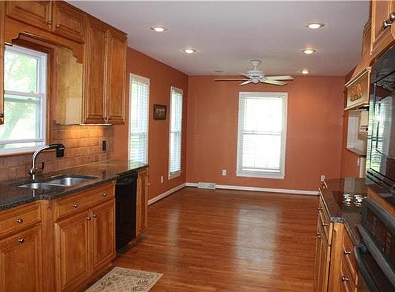 4th image of 6227 Greenwood Dr