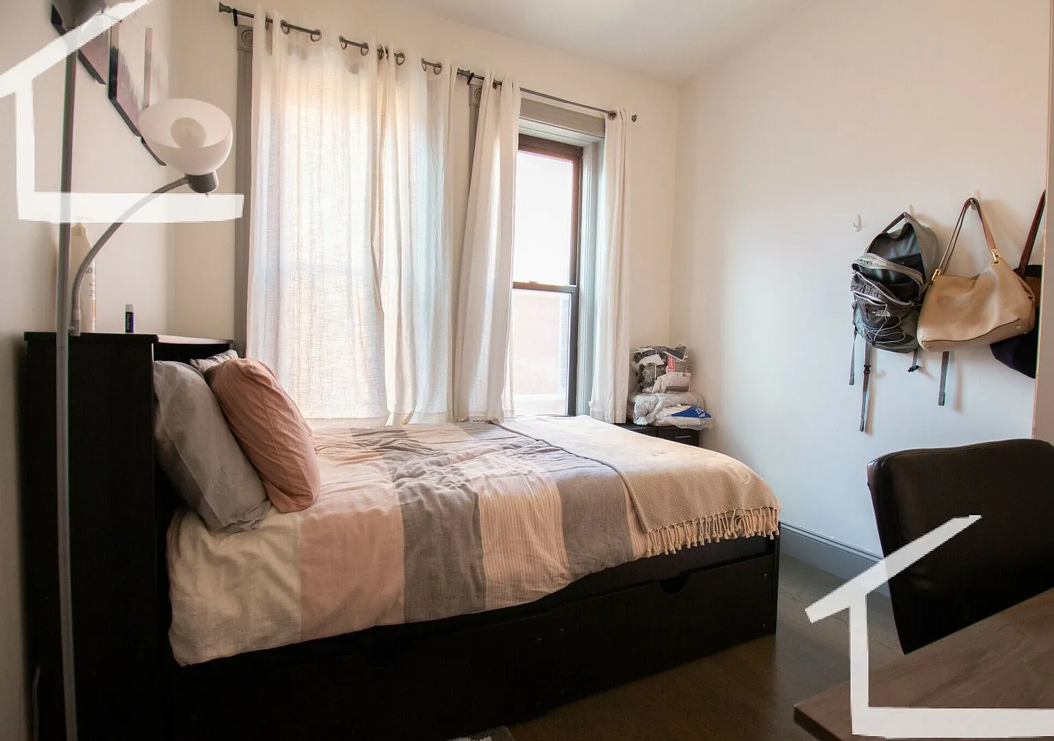 Charming 3 Bedroom-No Broker Fee — Photo 4
