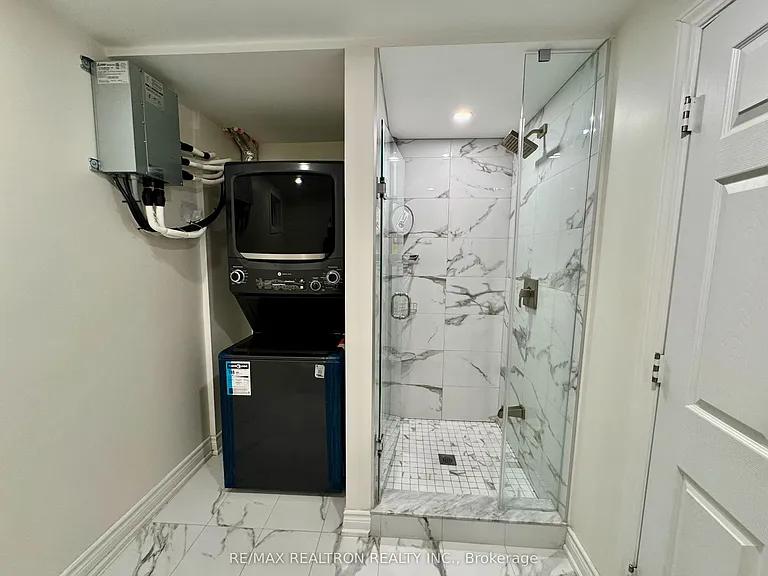214 Bayview Ave #BASEMENT — Photo 12
