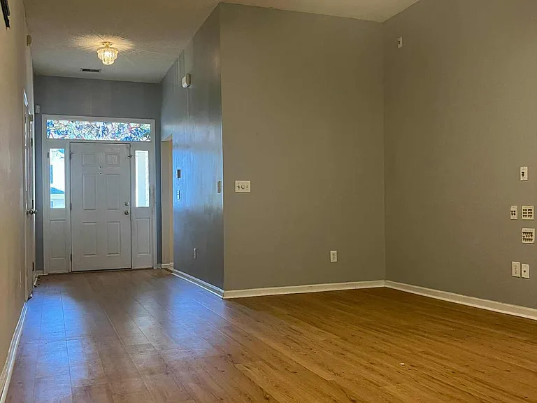 524 Beverly Dr — Photo 7