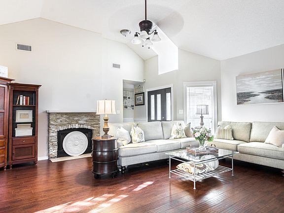 4th image of 8912 Boxwood Ln