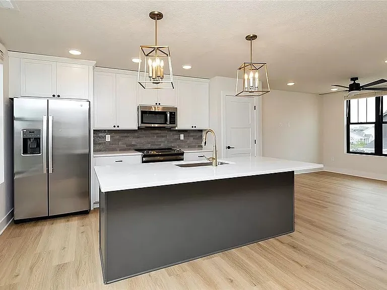 2833 SW Prairie Trail Pkwy — Photo 2