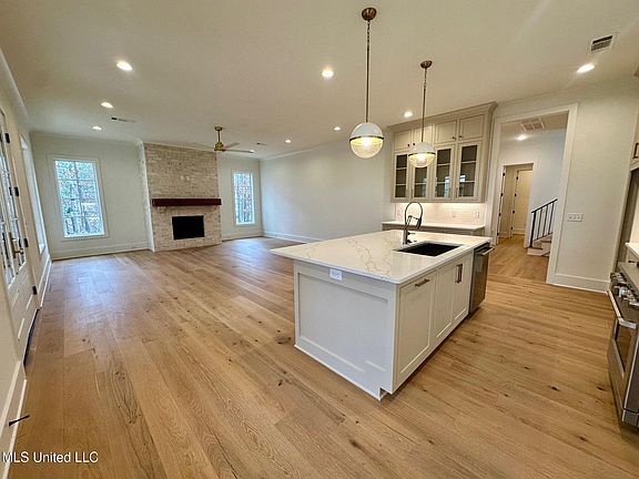 3rd image of 104 Ridge St