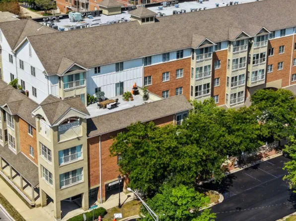 50 N Bokelman St APT 338, Roselle, IL 60172