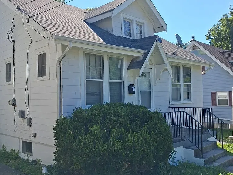 2409 McLaran Ave — Photo 4