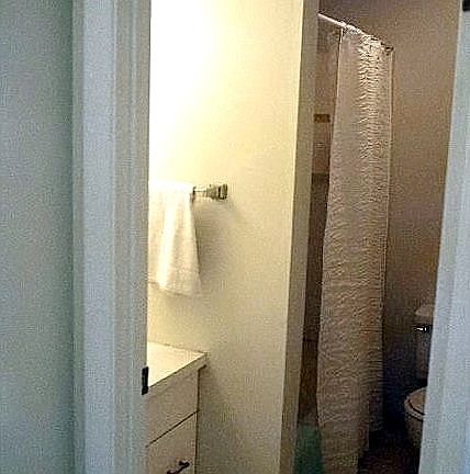 4th image of 1015 N College Ave APT 7