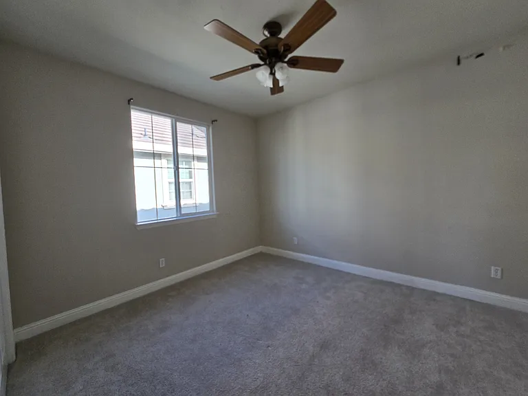 626 W La Canada Ave — Photo 34