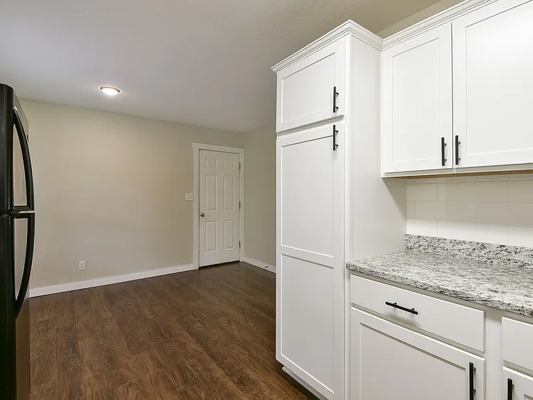 1137 W Main St — Photo 10
