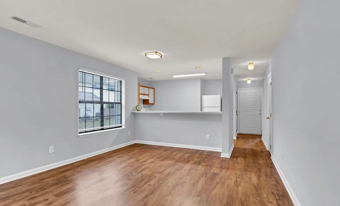 3 bed, 1221 sqft, $2,200 — Photo 4