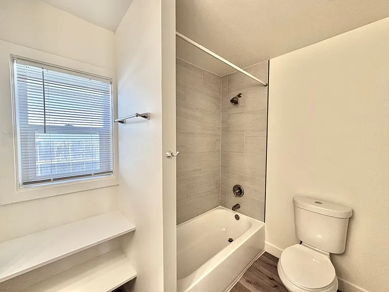 662-668 Florence Street — Photo 14