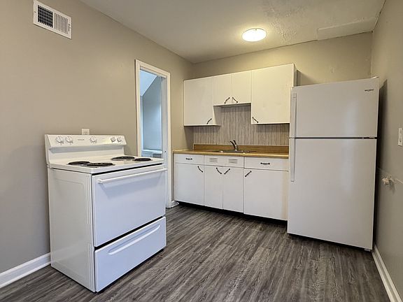 2nd image of 2230 Liverpool Ln APT 3