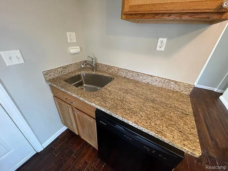 429 E Hayes Ave — Photo 7